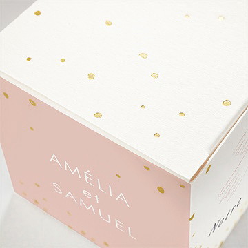 Boîte de dragées mariage l'essentiel en initiales - Détail de la boîte