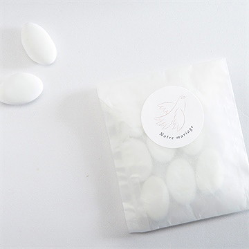 Sticker mariage l'essentiel en initiales - Mise en situation