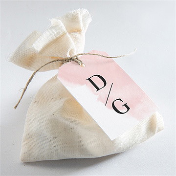 Etiquette mariage black et pastel - Mise en situation