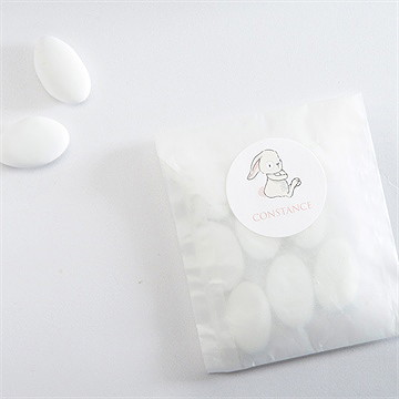 Sticker baptême petit lapin baptême - Mise en situation