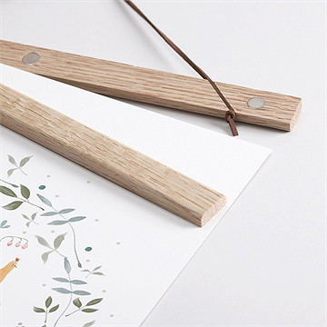 Affiche naissance la joyeuse bande - Détail des supports en bois