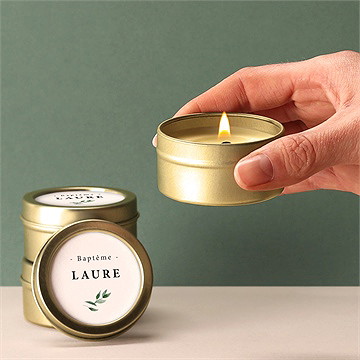 Bougie baptême décoration végétale or - Bougie allumée