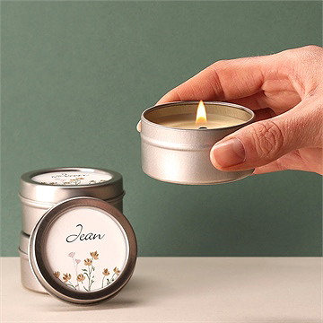 Bougie souvenir bracelet et fleurs - Bougie allumée