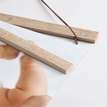 Affiche naissance petit compère - Détail des supports en bois