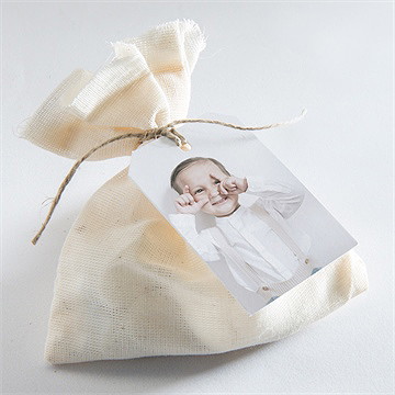 Etiquette baptême joyeuse colombe - Mise en situation