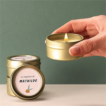 Bougie baptême cotillons et serpentins - Bougie allumée