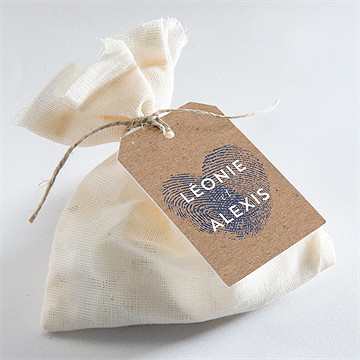 Etiquette mariage uniques empreintes - Mise en situation