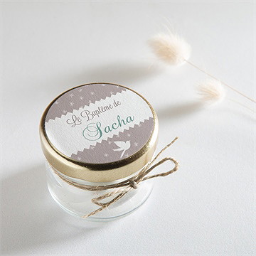 Sticker baptême colombe et banderoles - Mise en situation