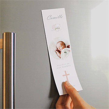 Signet baptême mon petit marque page magnet - Mise en situation