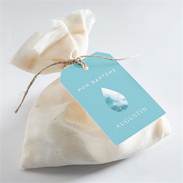 Etiquette baptême eau sacrée - Mise en situation