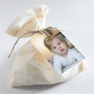 Etiquette baptême photos miniatures - Mise en situation