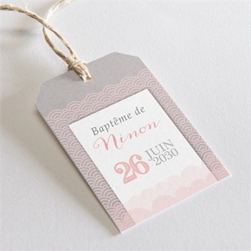 Etiquette baptême forme originale