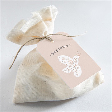 Etiquette baptême profil de colombe - Mise en situation