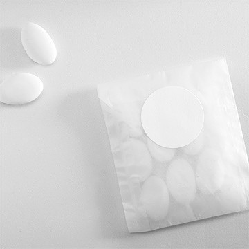 Sticker communion vierge diamètre 4 cm - Mise en situation