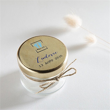 Sticker naissance mon petit passeport - Mise en situation