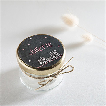 Sticker naissance elle est si chouette! - Mise en situation