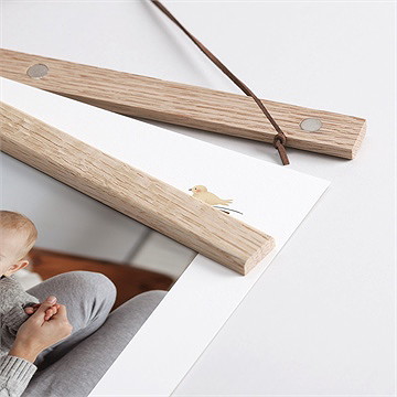 Affiche naissance petits compères - Détail des supports en bois