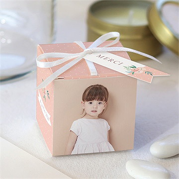 Boîte de dragées communion rose tendre