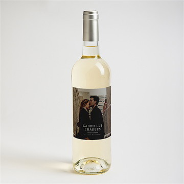 Etiquette de bouteille mariage un point c'est nous - Mise en situation