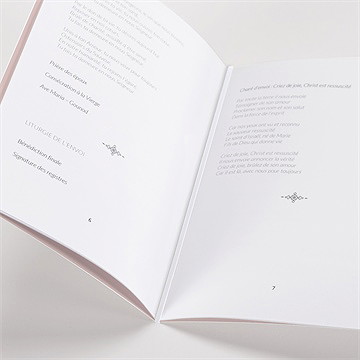 Livret de messe mariage élégance rose - Mise en situation