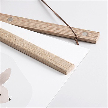 Affiche naissance petite escapade - Détail des supports en bois