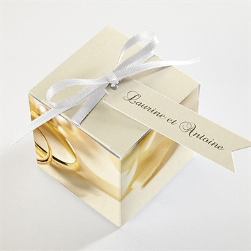 Boîte de dragées mariage alliances fond crème - Dessus de la boîte