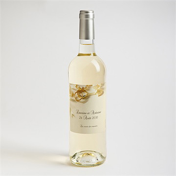 Etiquette de bouteille mariage alliances fond crème - Mise en situation