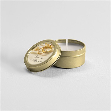 Bougie mariage alliances fond crème - Mise en situation