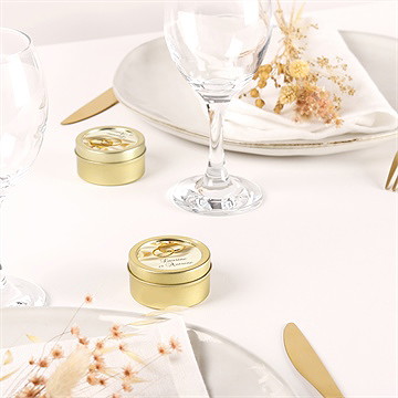 Bougie mariage alliances fond crème - Mise en situation