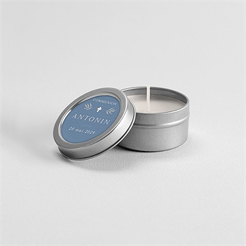 Bougie communion bleu myosotis - argent - Mise en situation