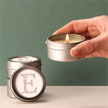 Bougie confirmation initiale argent - Bougie allumée