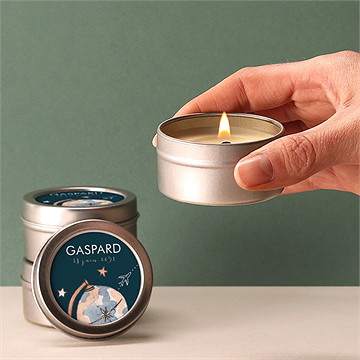 Bougie naissance mon premier passeport - argent - Bougie allumée