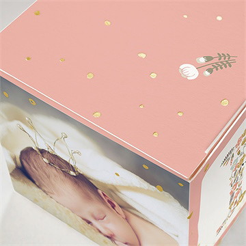 Boîte de dragées baptême initiales à motifs dorure - Détail de la boîte