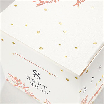 Boîte de dragées baptême gravure gaufrée dorure - Détail de la boîte