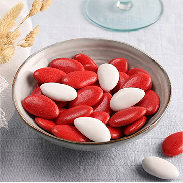 Dragées rouge coquelicot pour profession de foi - chocolat - Mise en situation