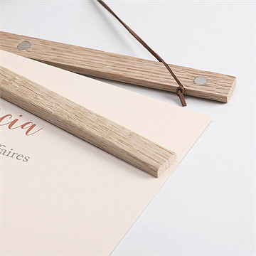 Affiche naissance enfantine - Détail des supports en bois