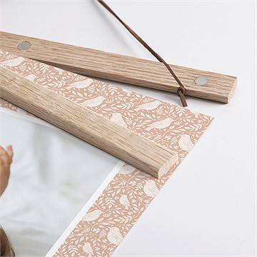 Affiche naissance espiègle - Détail des supports en bois