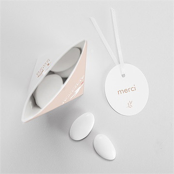 Boîte de dragées baptême colombe beige rosé étui - Intérieur de la boîte