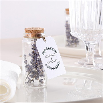 Mignonette mariage avec programme étiquette - Mise en situation