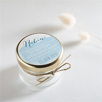 Sticker baptême duvet tout en rondeur - Mise en situation