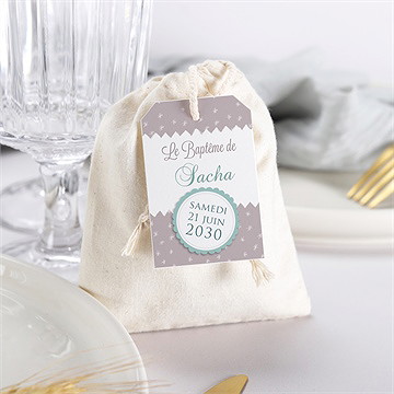 Pochon baptême colombe et banderoles - Mise en situation