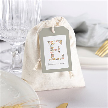 Pochon communion signature florale - Mise en situation