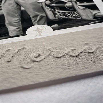 Remerciement décès hommage original gaufrage - Détail de la carte