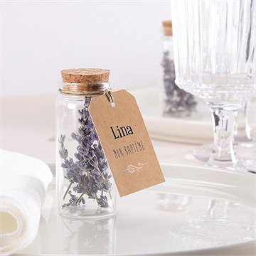 Mignonette baptême tout en pictos étiquette - Mise en situation