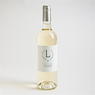 Etiquette de bouteille baptême initiale argentée - Mise en situation