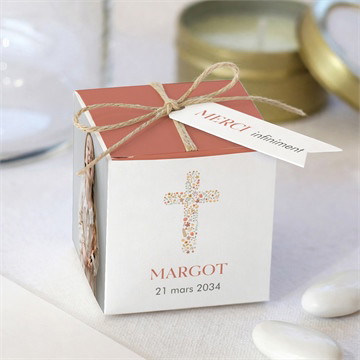 Boîte de dragées communion tout est grâce