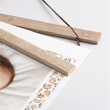 Affiche naissance automne en fleurs - Détail des supports en bois