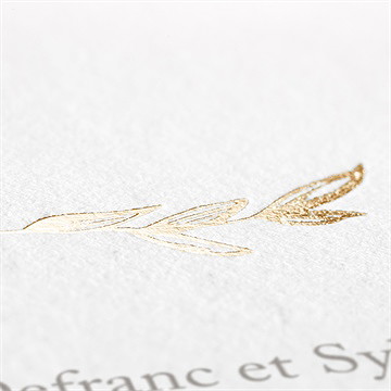 Faire-part mariage bordeaux plié dorure - Détail du dos du faire-part