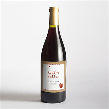 Etiquette de bouteille mariage passeport vintage - Mise en situation