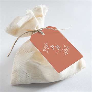 Etiquette mariage douce terracotta - Mise en situation